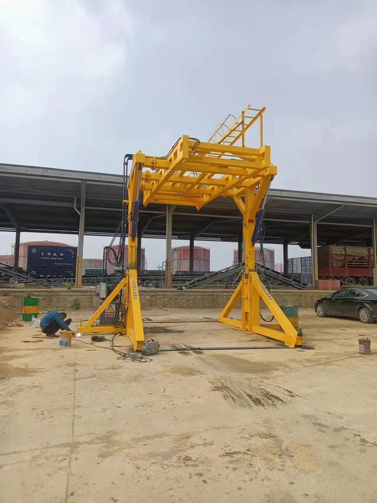 集裝箱翻轉(zhuǎn)機(jī)