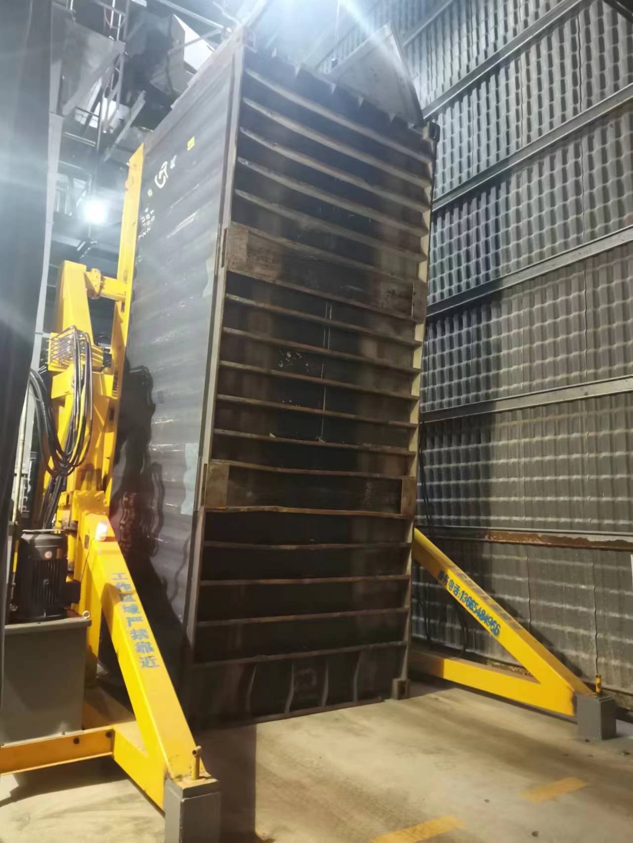 集裝箱翻轉(zhuǎn)機(jī)