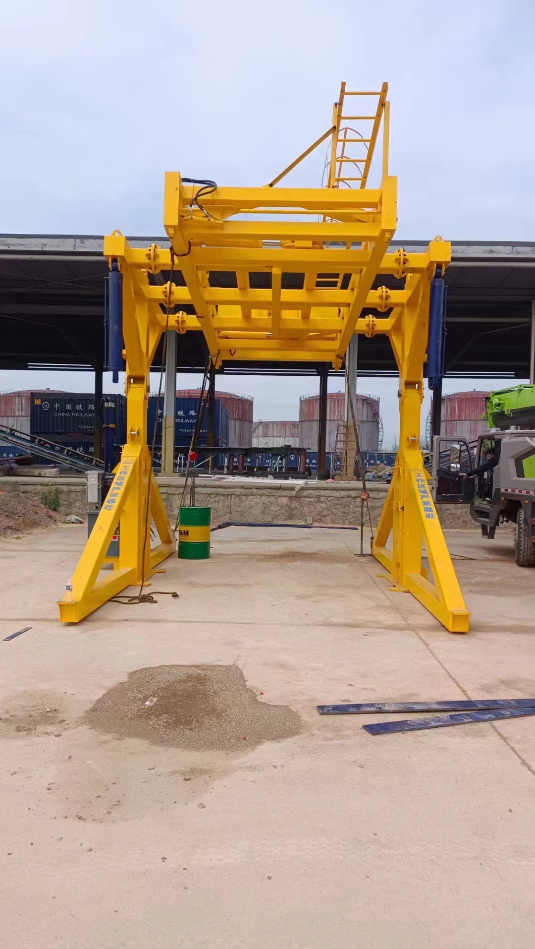 集裝箱翻轉(zhuǎn)機(jī)