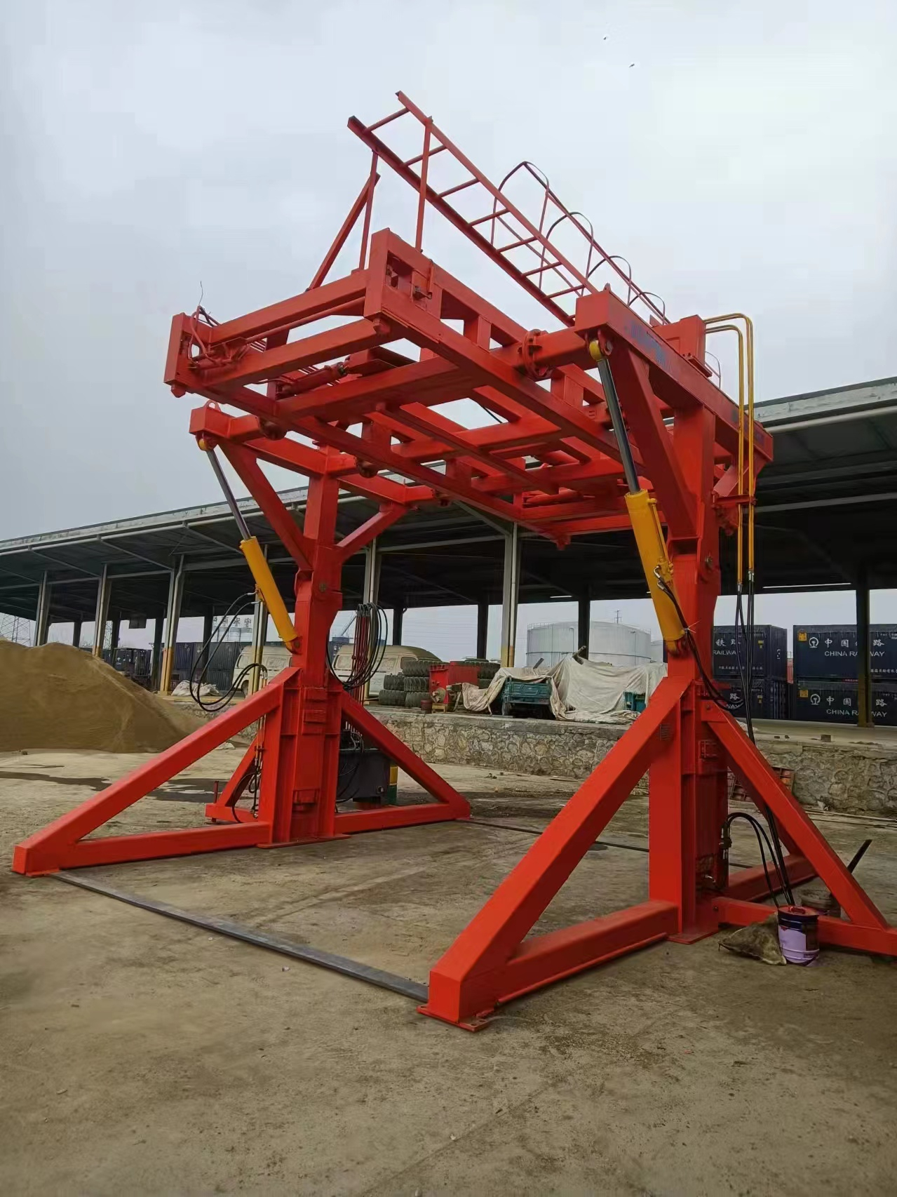 集裝箱翻轉(zhuǎn)機(jī)案例